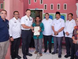 Bersama Menko AHY Serahkan Sertipikat Tanah untuk Rakyat di Bengkulu, Wamen Ossy Apresiasi Peran Pemerintah Daerah